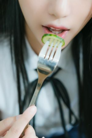 一边亲一边摸下奶的韩剧七个女人_国产剧在线观看电视