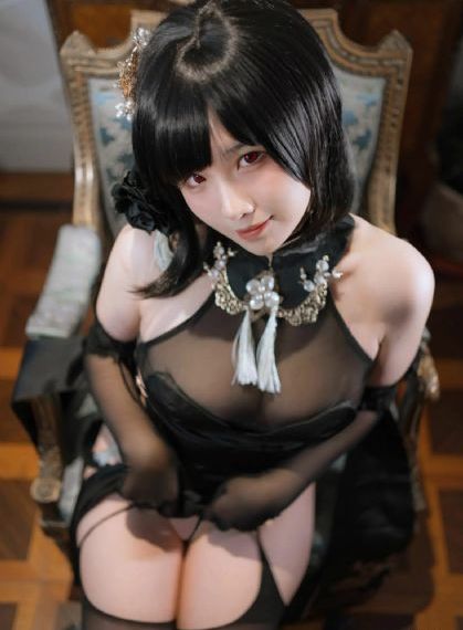 地狱男爵扭曲人_十万网红美女美酱