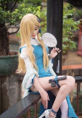 女仆露出双乳给客人玩_HD在线观看高清